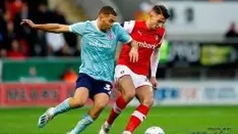 “英超战报：加克波、萨拉赫各入两球，利物浦2-1力克布赖顿，积分榜领跑”